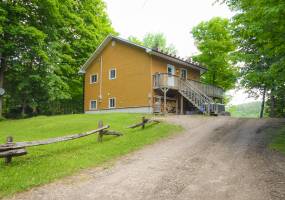 12 ch des cedres, Northfield, Quebec, Canada, 4 Bedrooms Bedrooms, ,2 BathroomsBathrooms,Cottage,Vacation Rental,Harvest Moon,ch des cedres,1000