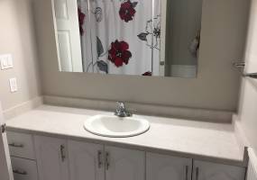 1153 Parkway Dr, Ottawa, Ontario, Canada, 4 Bedrooms Bedrooms, ,2 BathroomsBathrooms,Multi-Family,For Rent - Upper Unit,Parkway Dr,1012