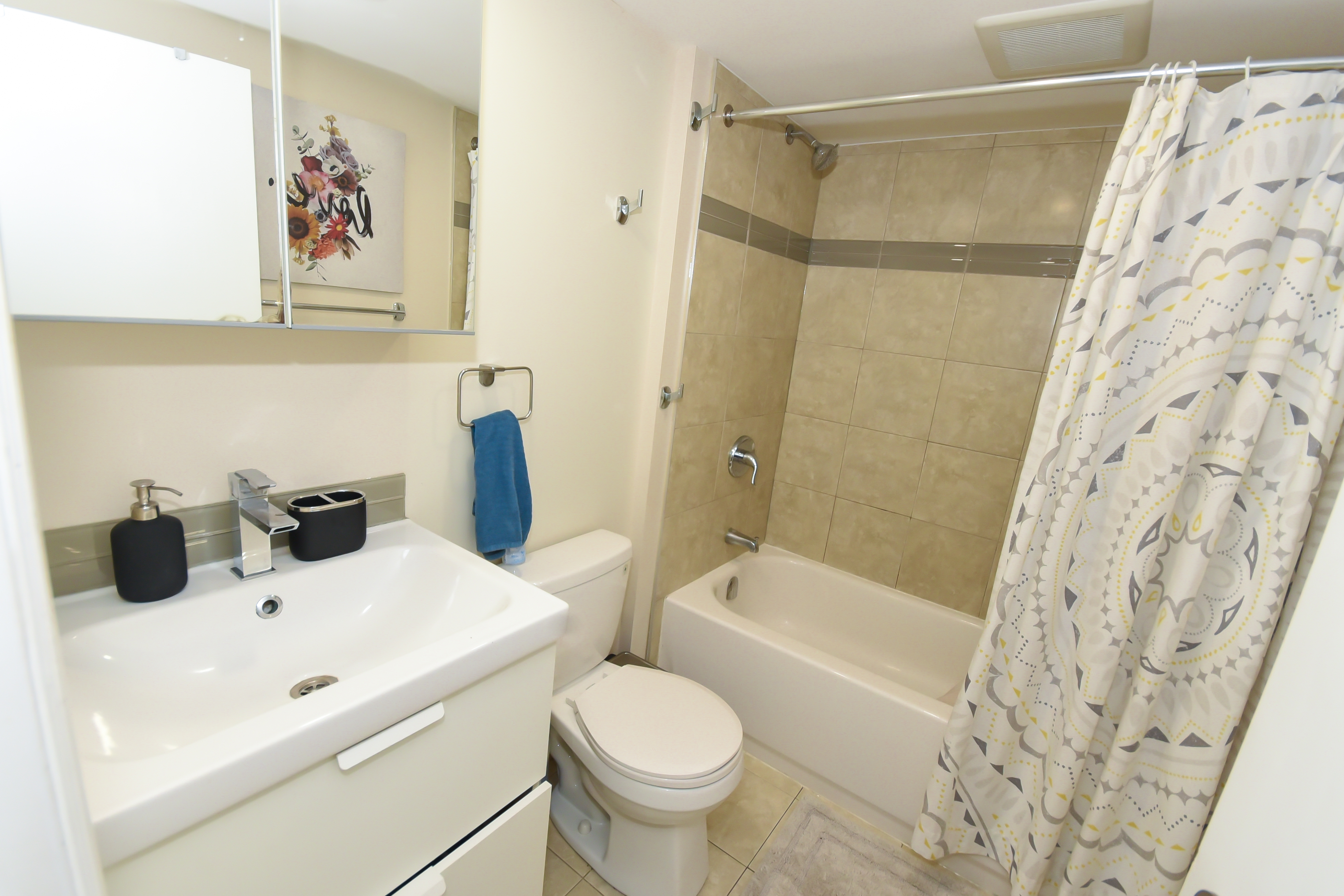 Address not available!, 3 Bedrooms Bedrooms, ,1 BathroomBathrooms,Multi-Family,For Rent - Lower Unit,Lambeth Walk,1015