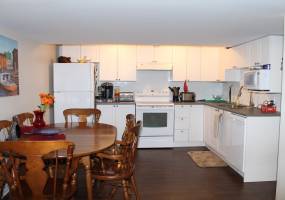 970-B Shamir Avenue, Ottawa, Ontario, Canada K1G 2T2, 2 Bedrooms Bedrooms, ,1 BathroomBathrooms,Multi-Family,For Rent - Lower Unit,Shamir Avenue,1017