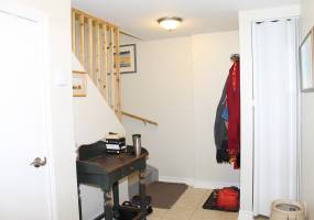 970-B Shamir Avenue, Ottawa, Ontario, Canada K1G 2T2, 2 Bedrooms Bedrooms, ,1 BathroomBathrooms,Multi-Family,For Rent - Lower Unit,Shamir Avenue,1017