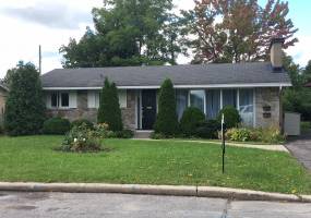 970-B Shamir Avenue, Ottawa, Ontario, Canada K1G 2T2, 2 Bedrooms Bedrooms, ,1 BathroomBathrooms,Multi-Family,For Rent - Lower Unit,Shamir Avenue,1017