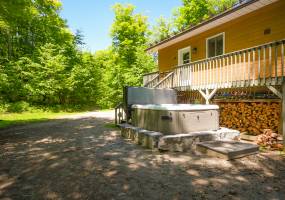 14 ch des cedres, Northfield, Quebec, Canada, 3 Bedrooms Bedrooms, ,2 BathroomsBathrooms,Cottage,Vacation Rental,Flower Moon Cottage,ch des cedres,1001