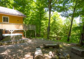 14 ch des cedres, Northfield, Quebec, Canada, 3 Bedrooms Bedrooms, ,2 BathroomsBathrooms,Cottage,Vacation Rental,Flower Moon Cottage,ch des cedres,1001