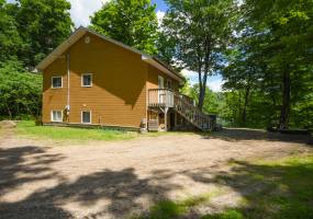 14 ch des cedres, Northfield, Quebec, Canada, 3 Bedrooms Bedrooms, ,2 BathroomsBathrooms,Cottage,Vacation Rental,Flower Moon Cottage,ch des cedres,1001