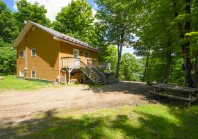 14 ch des cedres, Northfield, Quebec, Canada, 3 Bedrooms Bedrooms, ,2 BathroomsBathrooms,Cottage,Vacation Rental,Flower Moon Cottage,ch des cedres,1001