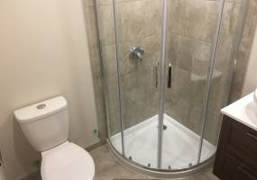 Second bathroom (3 pieces)