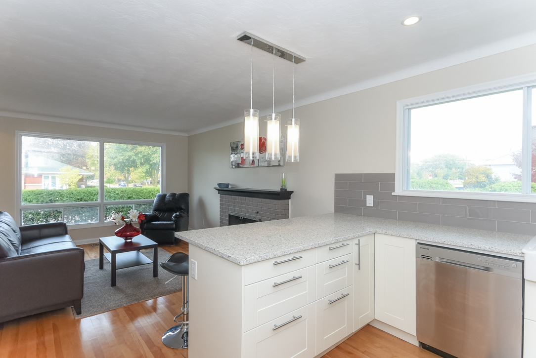 Iris Street,Ottawa,Canada K2C 1B3,4 Bedrooms Bedrooms, 2 Bathrooms,Multi-Family,Iris Street,1031