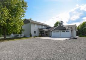 8215 Fernbank Road, Ashton, Ashton, Ontario, Canada, 4 Bedrooms Bedrooms, ,3 BathroomsBathrooms,Single Family,For Sale,Ashton Villa Retreat,Fernbank Road,1083