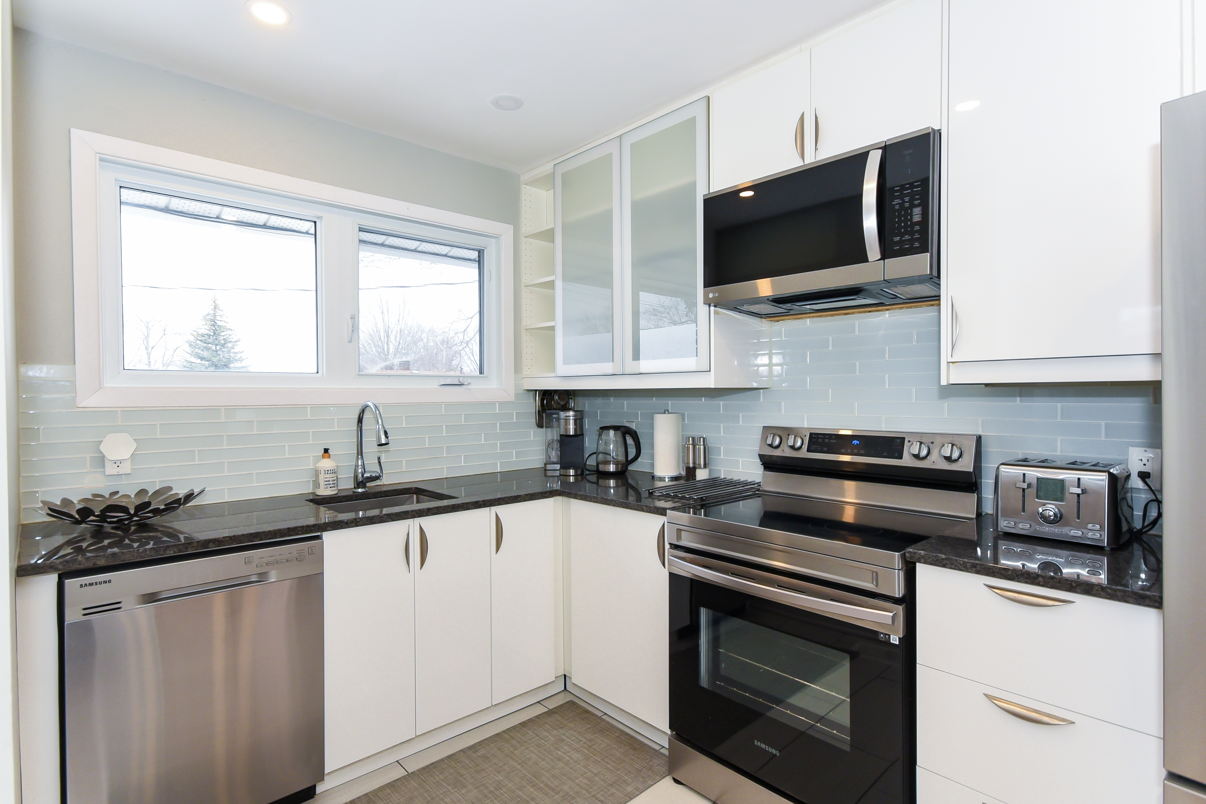 Address not available!, 3 Bedrooms Bedrooms, ,1 BathroomBathrooms,Multi-Family,For Rent - Upper Unit,Lambeth Walk,1087