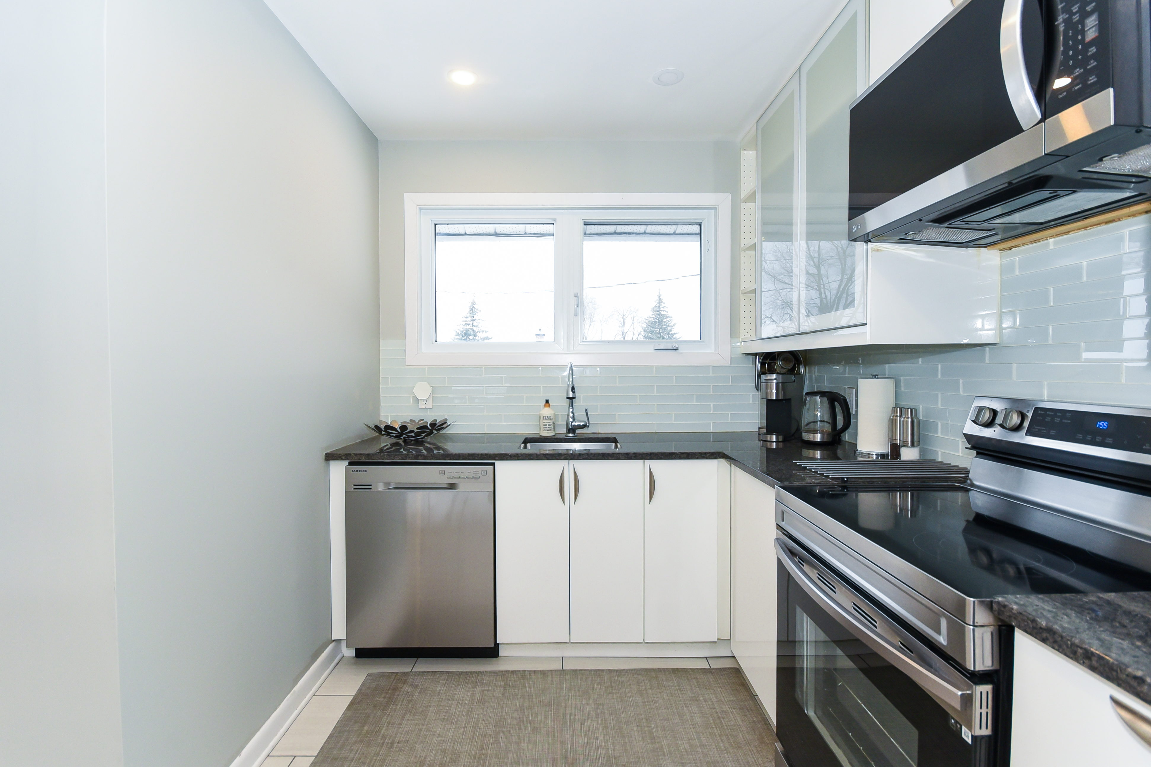 Address not available!, 3 Bedrooms Bedrooms, ,1 BathroomBathrooms,Multi-Family,For Rent - Upper Unit,Lambeth Walk,1087