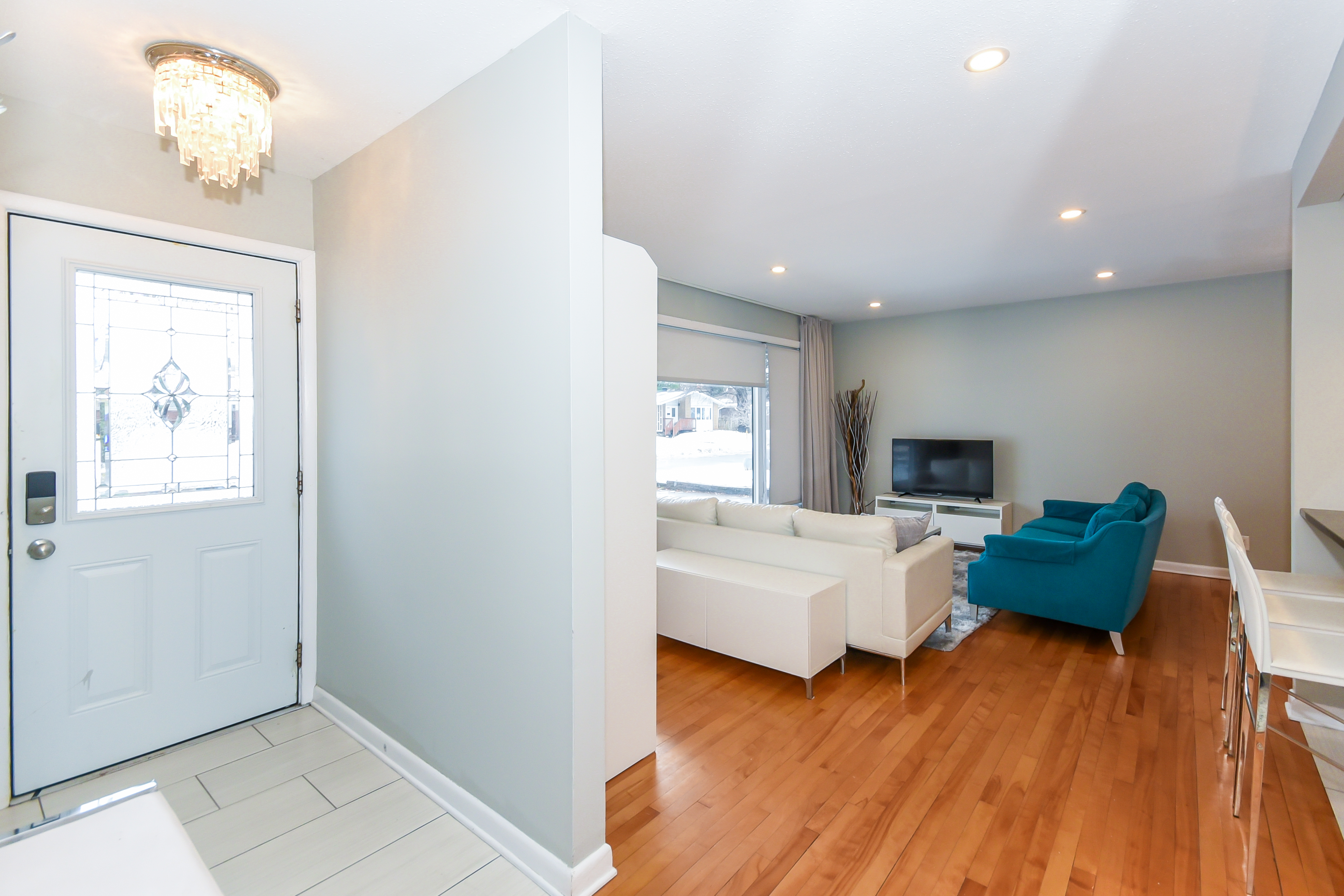 Address not available!, 3 Bedrooms Bedrooms, ,1 BathroomBathrooms,Multi-Family,For Rent - Upper Unit,Lambeth Walk,1087