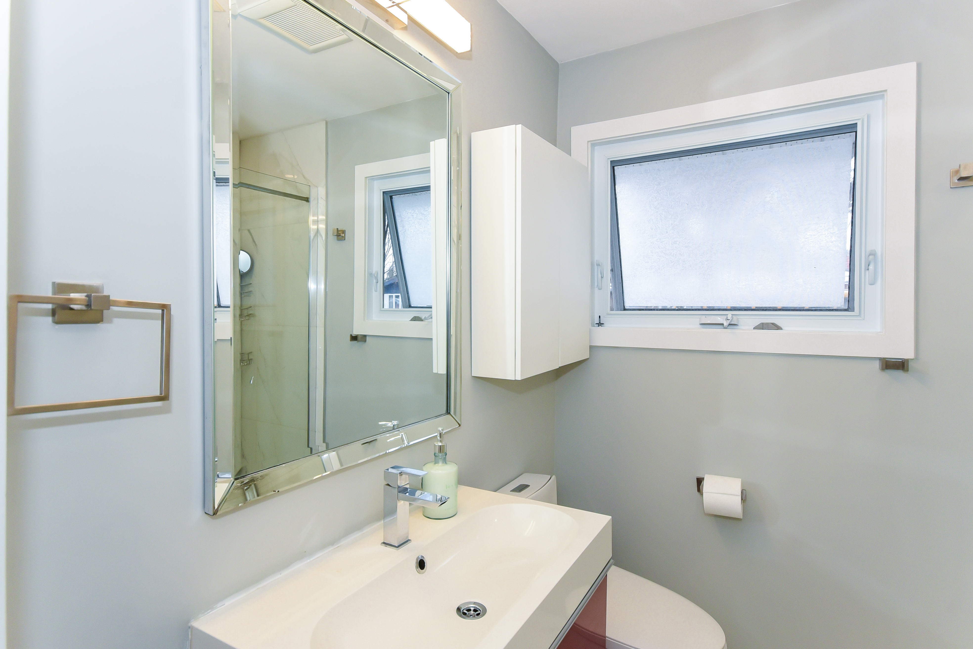 Address not available!, 3 Bedrooms Bedrooms, ,1 BathroomBathrooms,Multi-Family,For Rent - Upper Unit,Lambeth Walk,1087