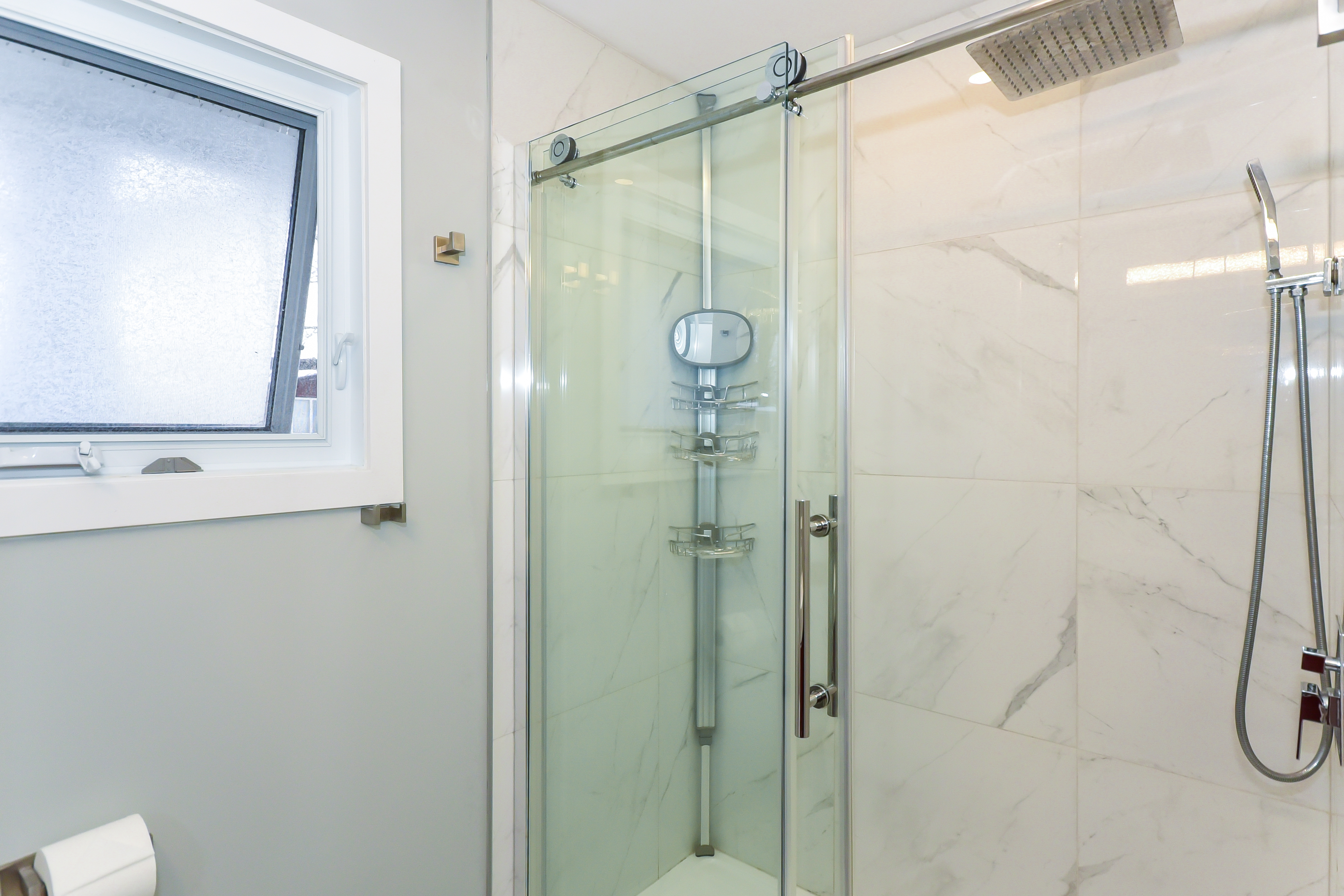 Address not available!, 3 Bedrooms Bedrooms, ,1 BathroomBathrooms,Multi-Family,For Rent - Upper Unit,Lambeth Walk,1087