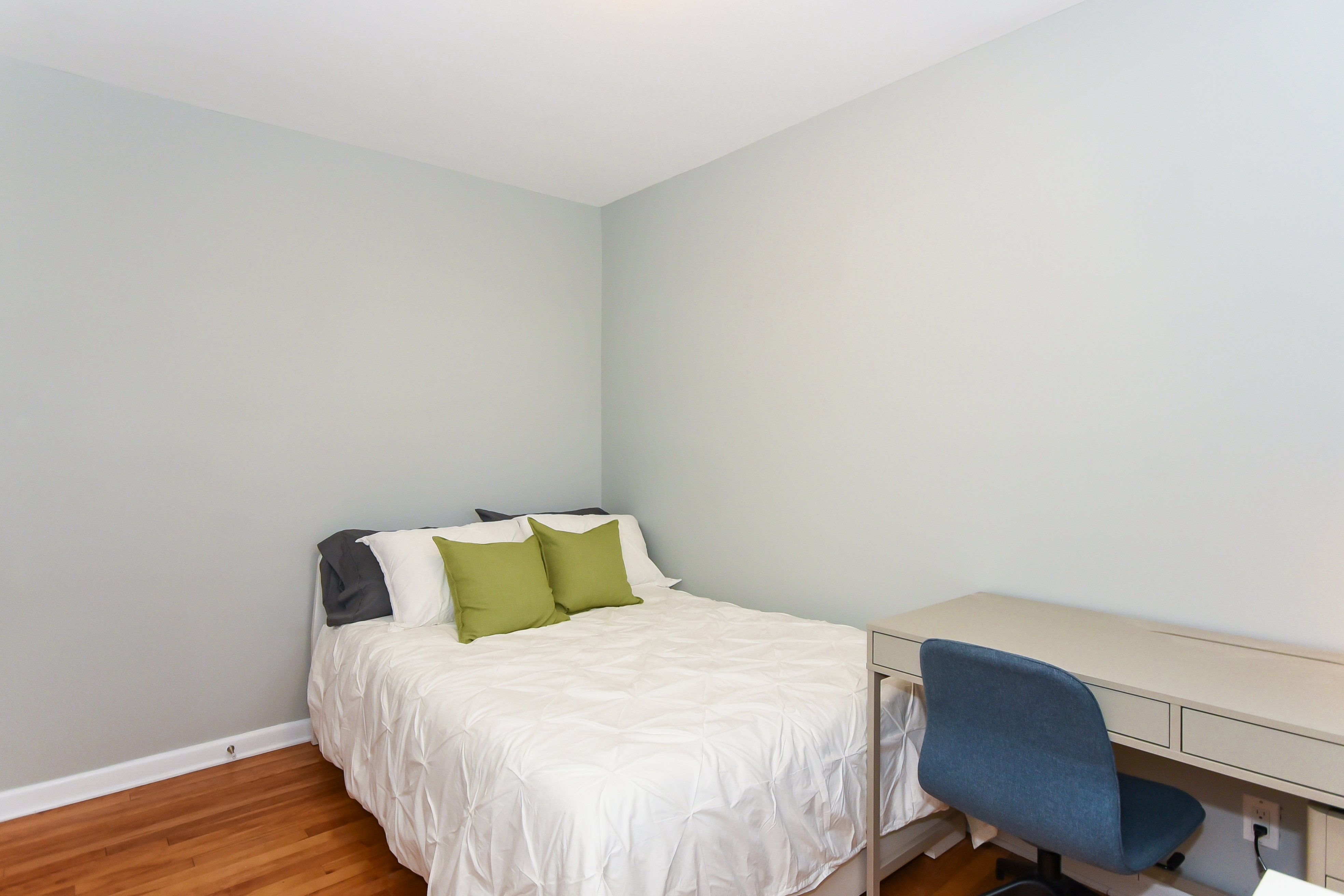 Address not available!, 3 Bedrooms Bedrooms, ,1 BathroomBathrooms,Multi-Family,For Rent - Upper Unit,Lambeth Walk,1087